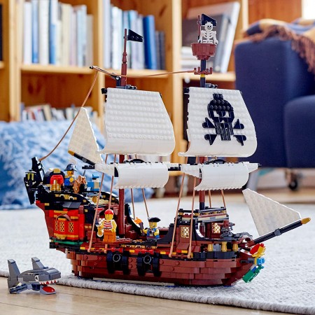 Mighty Rock Pirates of Barracuda Bay Pirate Shipwreck Model Building Kit for Play and Display (1,260 Pieces)